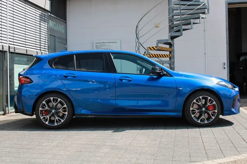 Gebraucht BMW M135 M Sport 300 PS (220 kW) 2025 Blau Kleinwagen