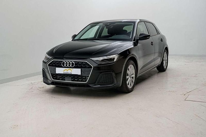 Mythosschwarz metallic Neu 2025 Audi A1 Advanced Plus Kleinwagen | 28.644 € (Fairer Preis) - Bild 1/4