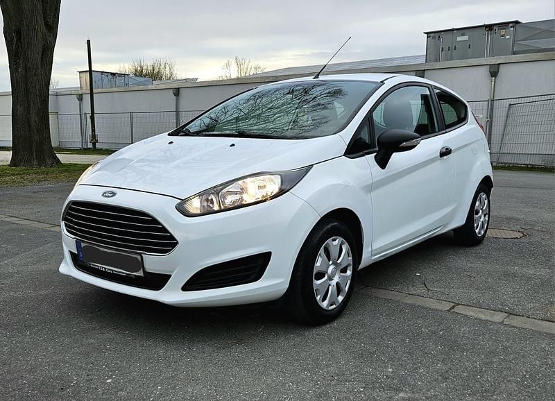 Gebraucht Ford Fiesta 60 PS (44 kW) 2014 Weiß Kleinwagen