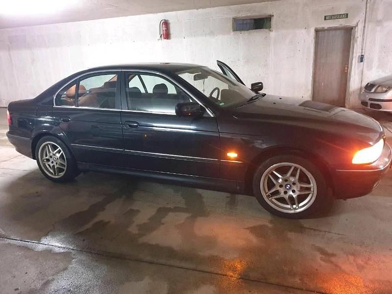 Gebraucht BMW 520 150 PS (110 kW) 2000 Schwarz Limousine