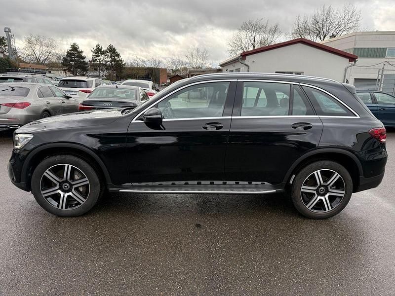 Gebraucht Mercedes GLC300e AMG line 194 PS (142 kW) 2021 Obsidianschwarz  metalliclack SUV