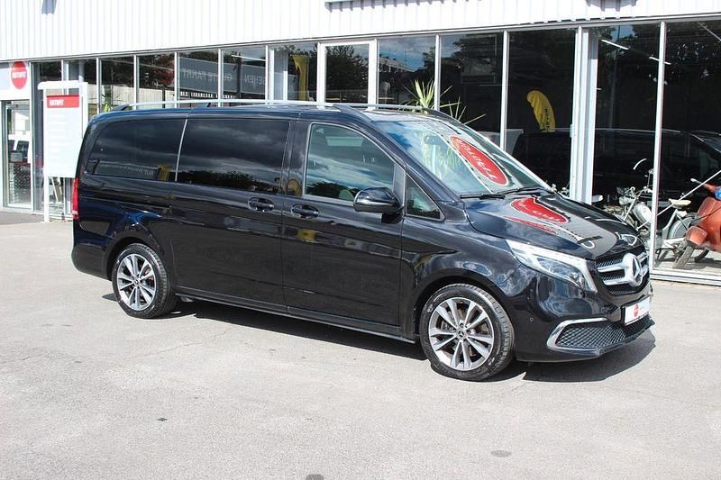 Schwarz Gebraucht 2020 Mercedes V250 Edition Van / Kleinbus | 35.900 € (Superpreis) - Bild 1/4