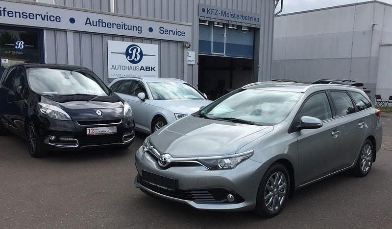Grau Gebraucht 2016 Toyota Auris Touring Sports Comfort Kombi | 11.000 € (Fairer Preis) - Bild 1/4