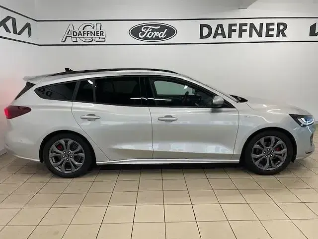 Gebraucht Ford Focus ST-Line X 125 PS (91 kW) 2023 Polarsilber metallic Limousine