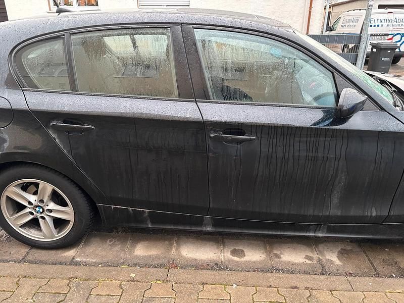 Gebraucht BMW 118 130 PS (95 kW) 2006 Schwarz Kleinwagen