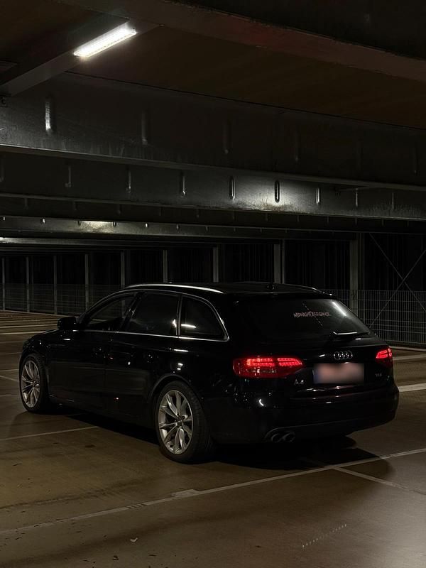 Second-hand Audi A4 143 CP (105 kW) 2011 Negru Break