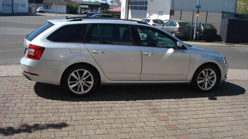 Gebraucht Skoda Octavia Ambition 150 PS (110 kW) 2018 Silber Kombi