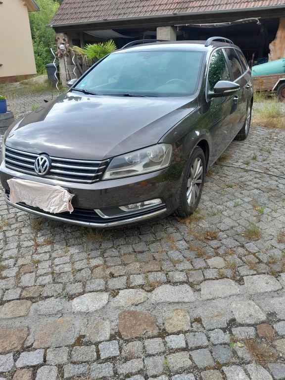 Braun Gebraucht 2012 VW Passat Comfortline Kombi | 8.600 € (Fairer Preis) - Bild 1/4
