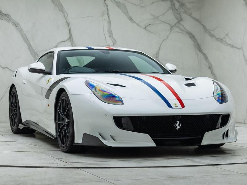 Weiß Gebraucht 2017 Ferrari F12 | 1.075.240 € - Bild 1/4