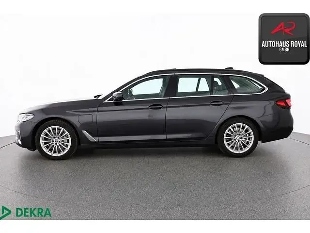 Gebraucht BMW 530e Luxury Line 292 PS (214 kW) 2021 Sophistograu Kombi