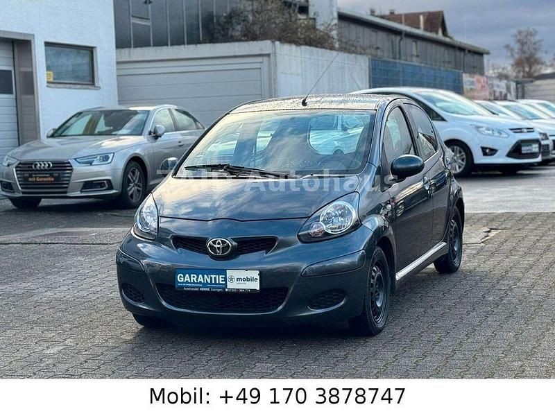 Grau Gebraucht 2011 Toyota Aygo Cool Kleinwagen | 4.899 € (Fairer Preis) - Bild 1/4