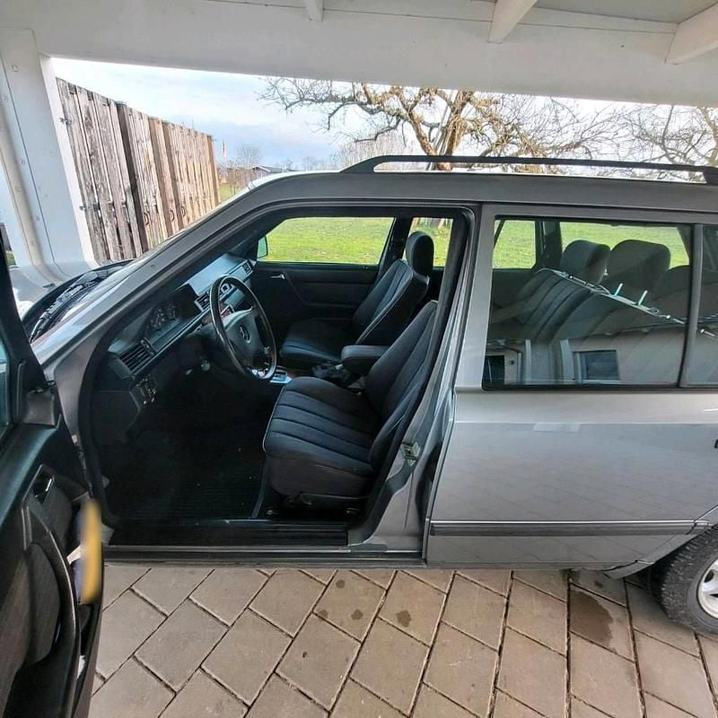 Second-hand Mercedes E250 94 CP (69 kW) 1989 Gri Break