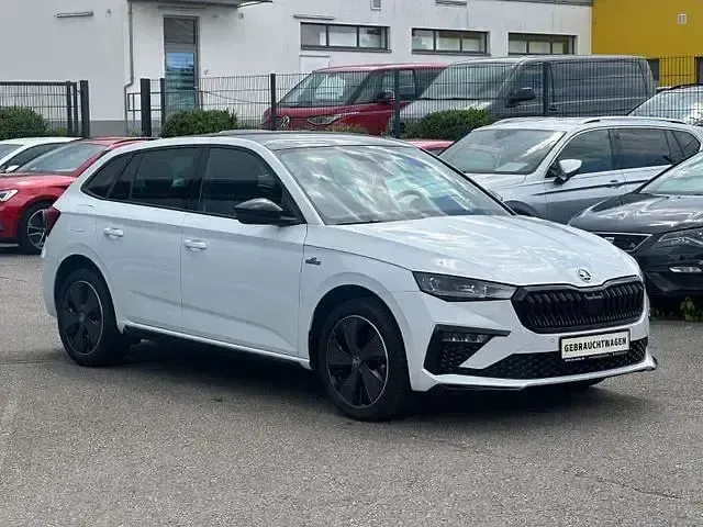 Gebraucht Skoda Scala Monte Carlo 116 PS (85 kW) 2025 Moon white metallic (metallic) Kleinwagen