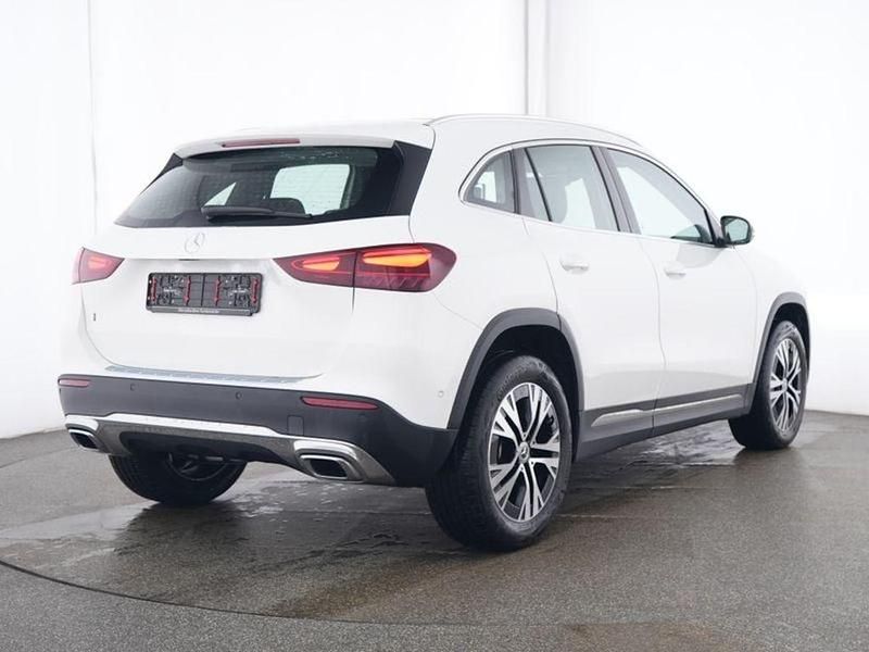 Gebraucht Mercedes GLA200 Progressive 163 PS (119 kW) 2024 Weiß SUV