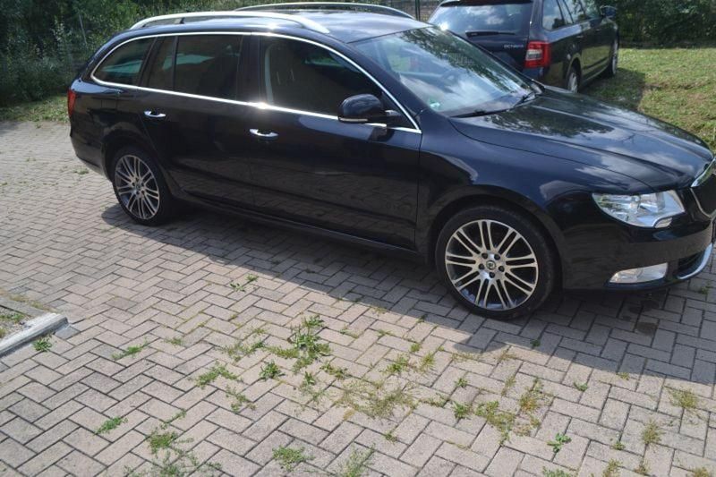 Schwarz Gebraucht 2012 Skoda Superb Ambition Kombi | 5.500 € (Guter Preis) - Bild 1/4