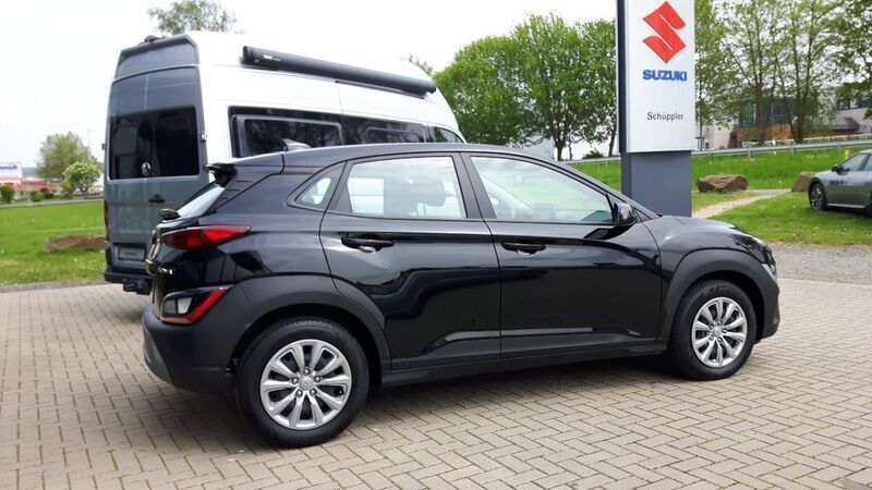 Gebraucht Hyundai Kona Classic 120 PS (88 kW) 2022 Schwarz SUV