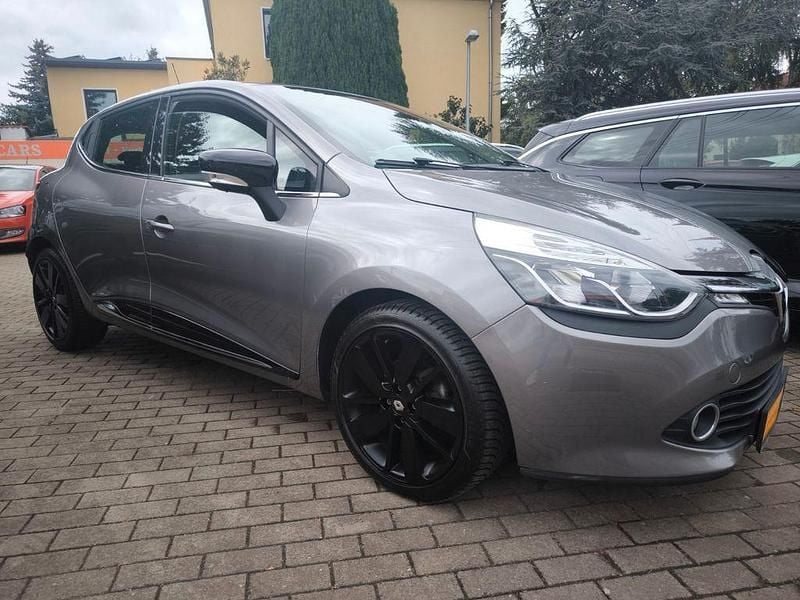 Grau Gebraucht 2014 Renault Clio IV Luxe Limousine | 9.570 € (Etwas zu teuer) - Bild 1/4