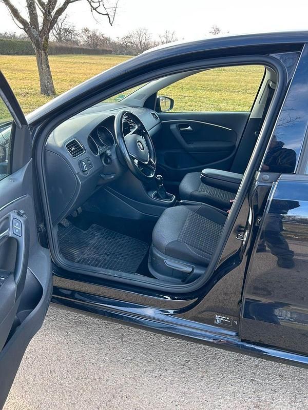 Gebraucht VW Polo Highline 90 PS (66 kW) 2015 Schwarz Kleinwagen