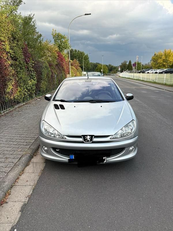 Silber Gebraucht 2005 Peugeot 206 CC Cabrio | 1.600 € - Bild 1/4