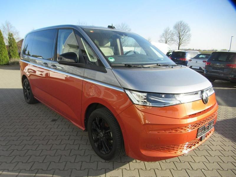 Gebraucht VW Multivan Style 150 PS (110 kW) 2023 Silber Van