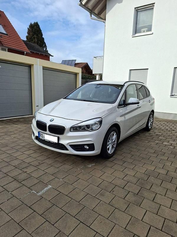 Weiß Gebraucht 2017 BMW 218 Advantage Kombi | 16.980 € (Fairer Preis) - Bild 1/4