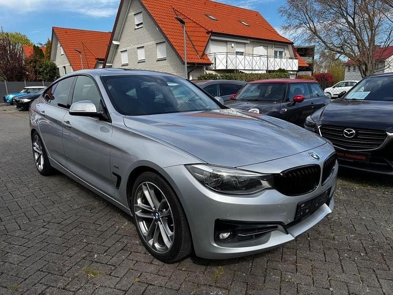 Gebraucht BMW 330 Shadowline 252 PS (185 kW) 2017 Silber Limousine