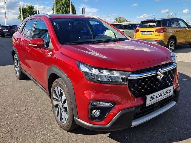 Energetic red pearl Gebraucht 2024 Suzuki SX4 S-Cross Comfort+ SUV | 28.880 € (Teuer) - Bild 1/4