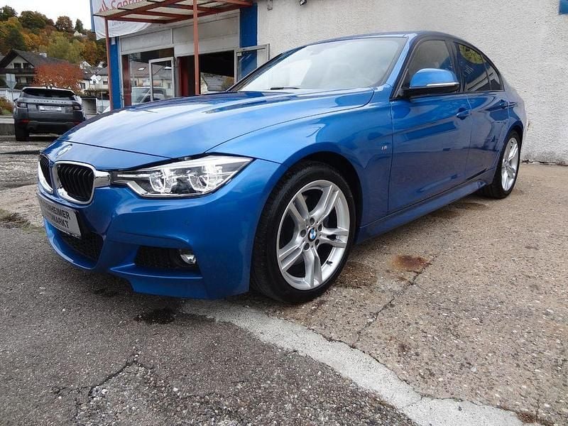 Estorilblau ii Gebraucht 2017 BMW 320 M Sport Limousine | 19.999 € (Guter Preis) - Bild 1/4