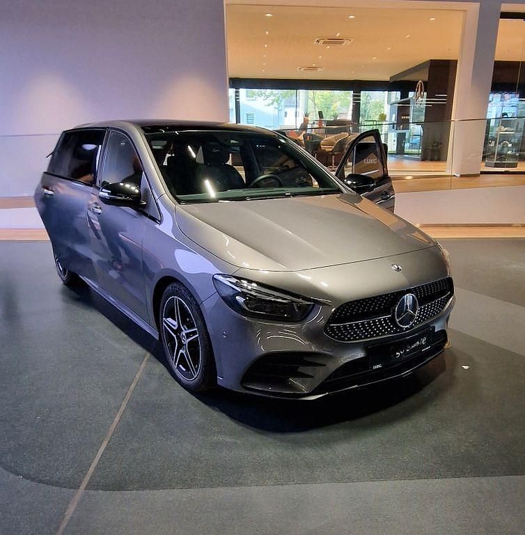 Grau Gebraucht 2020 Mercedes B220 Van / Kleinbus | 28.999 € (Etwas zu teuer) - Bild 1/4