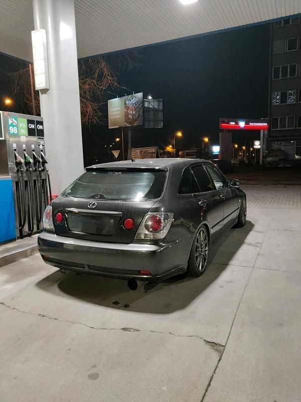 Gebraucht Lexus IS200 155 PS (114 kW) 2004 Grau Kombi