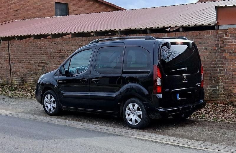 Gebraucht Peugeot Partner Allure 99 PS (72 kW) 2016 Schwarz Van / Kleinbus