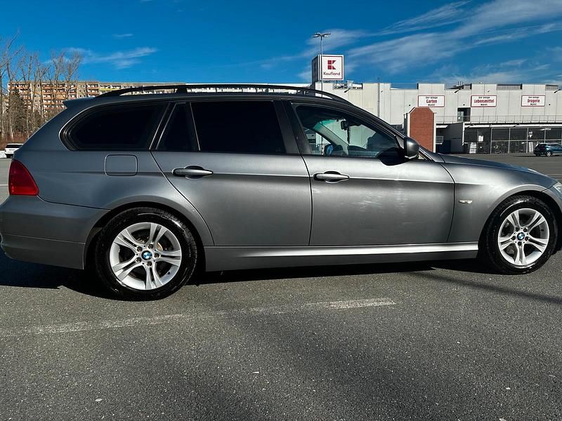 Gebraucht BMW 318 143 PS (105 kW) 2008 Grau Kombi