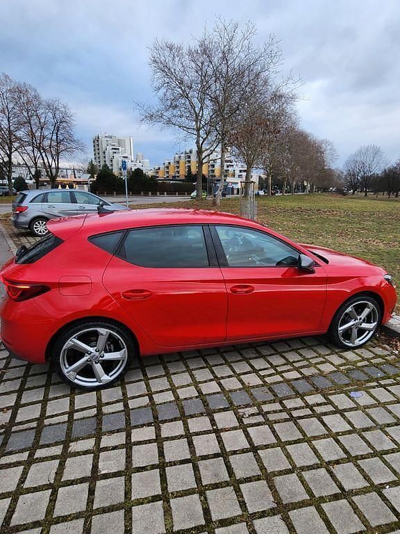 Rot Gebraucht 2021 Seat Leon FR Limousine | 20.999 € (Fairer Preis) - Bild 1/4