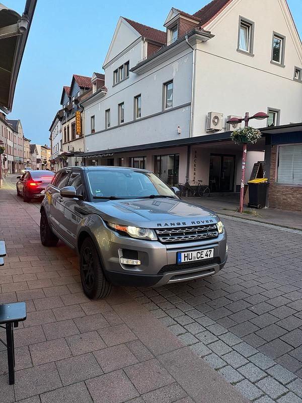 Grau Gebraucht 2013 Land Rover Range Rover evoque Limousine | 10.000 € - Bild 1/3
