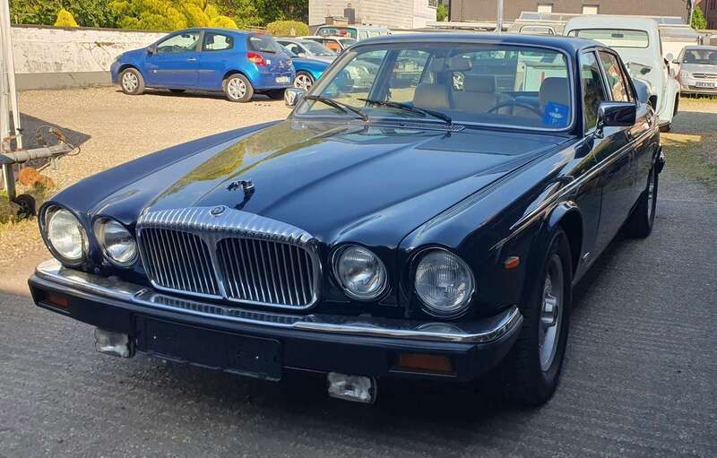 Blau Gebraucht 1993 Jaguar XJ Limousine | 11.890 € - Bild 1/4