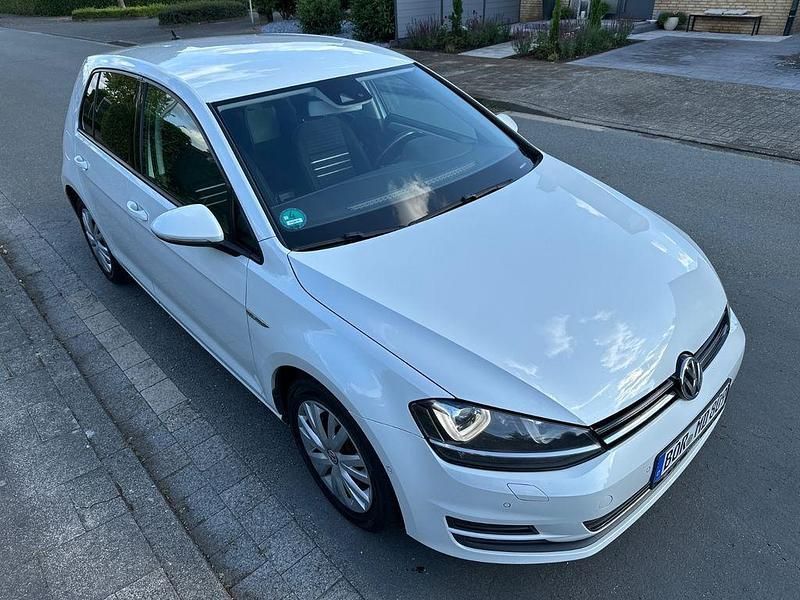 Weiß Gebraucht 2014 VW Golf VII Cup Limousine | 7.500 € (Guter Preis) - Bild 1/4