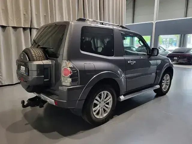 Gebraucht Mitsubishi Pajero Top 200 PS (147 kW) 2015 Mineralgrau (m) SUV
