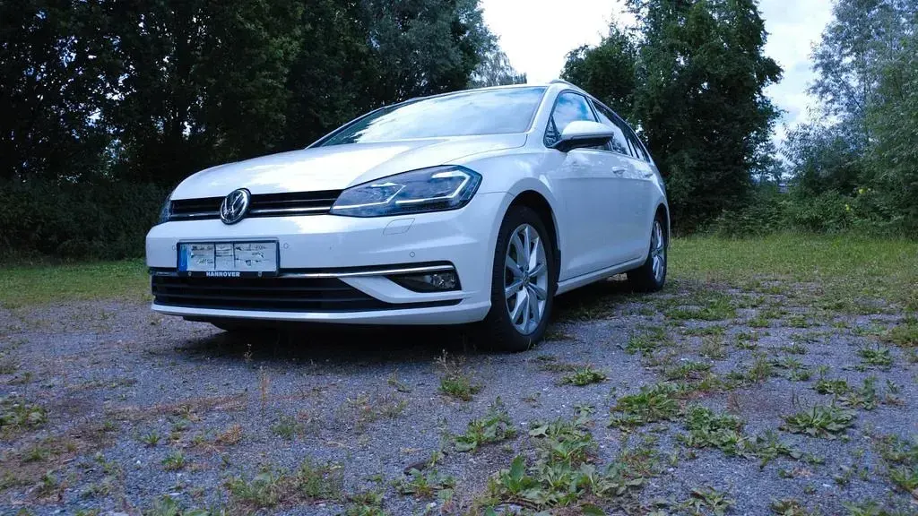 Gebraucht VW Golf VII Highline 150 PS (110 kW) 2019 Weiß Kombi