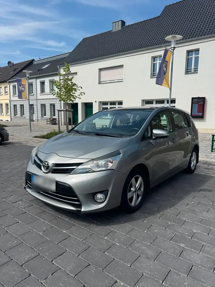 Gebraucht Toyota Verso 147 PS (108 kW) 2013 Van / Kleinbus