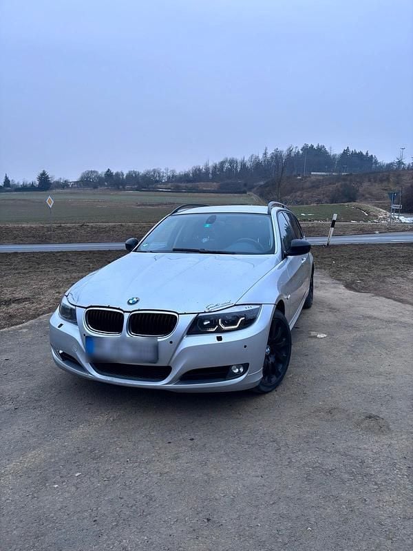 Gebraucht BMW 320 179 PS (131 kW) 2008 Silber Kombi