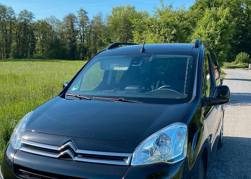 Schwarz Gebraucht 2017 Citroën Berlingo PureTech Van / Kleinbus | 12.500 € (Etwas zu teuer) - Bild 1/4