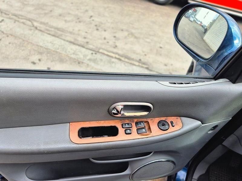 Gebraucht Kia Carnival EX 150 PS (110 kW) 2004 Blau Van / Kleinbus