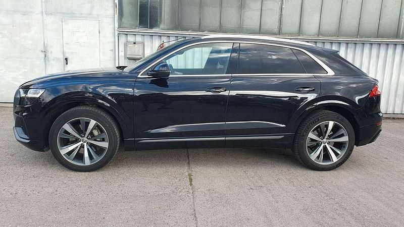 Gebraucht Audi Q8 S-Line 286 PS (210 kW) 2019 Orcaschwarz/deep black SUV
