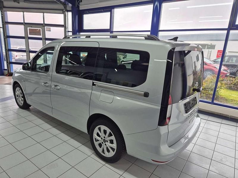 Gebraucht Ford Tourneo Titanium 116 PS (85 kW) 2025 Stardust silber Kombi