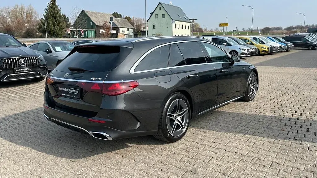 Gebraucht Mercedes E300 AMG 197 PS (144 kW) 2025 Lack graphitgrau Kombi