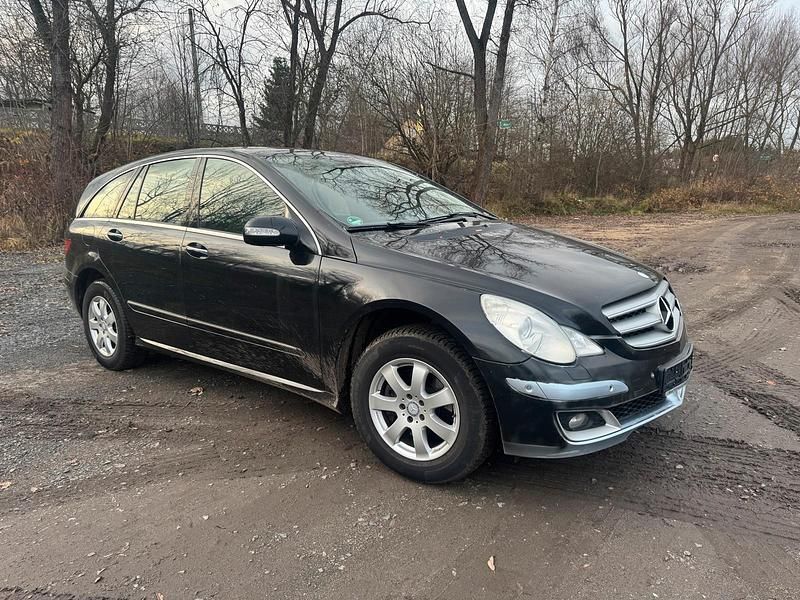 Schwarz Gebraucht 2007 Mercedes R350 Van / Kleinbus | 2.499 € (Superpreis) - Bild 1/4