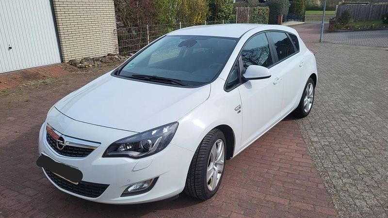 Usata Opel Astra 140 CV (102 kW) 2012 Bianco Berlina