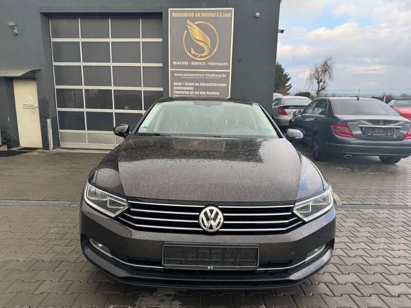 Schwarz Gebraucht 2016 VW Passat Comfortline Limousine | 12.950 € (Guter Preis) - Bild 1/4