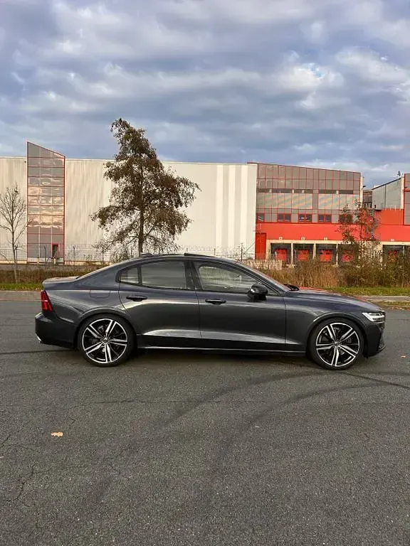 Gebraucht Volvo S60 R-Design 250 PS (183 kW) 2019 Blau Limousine