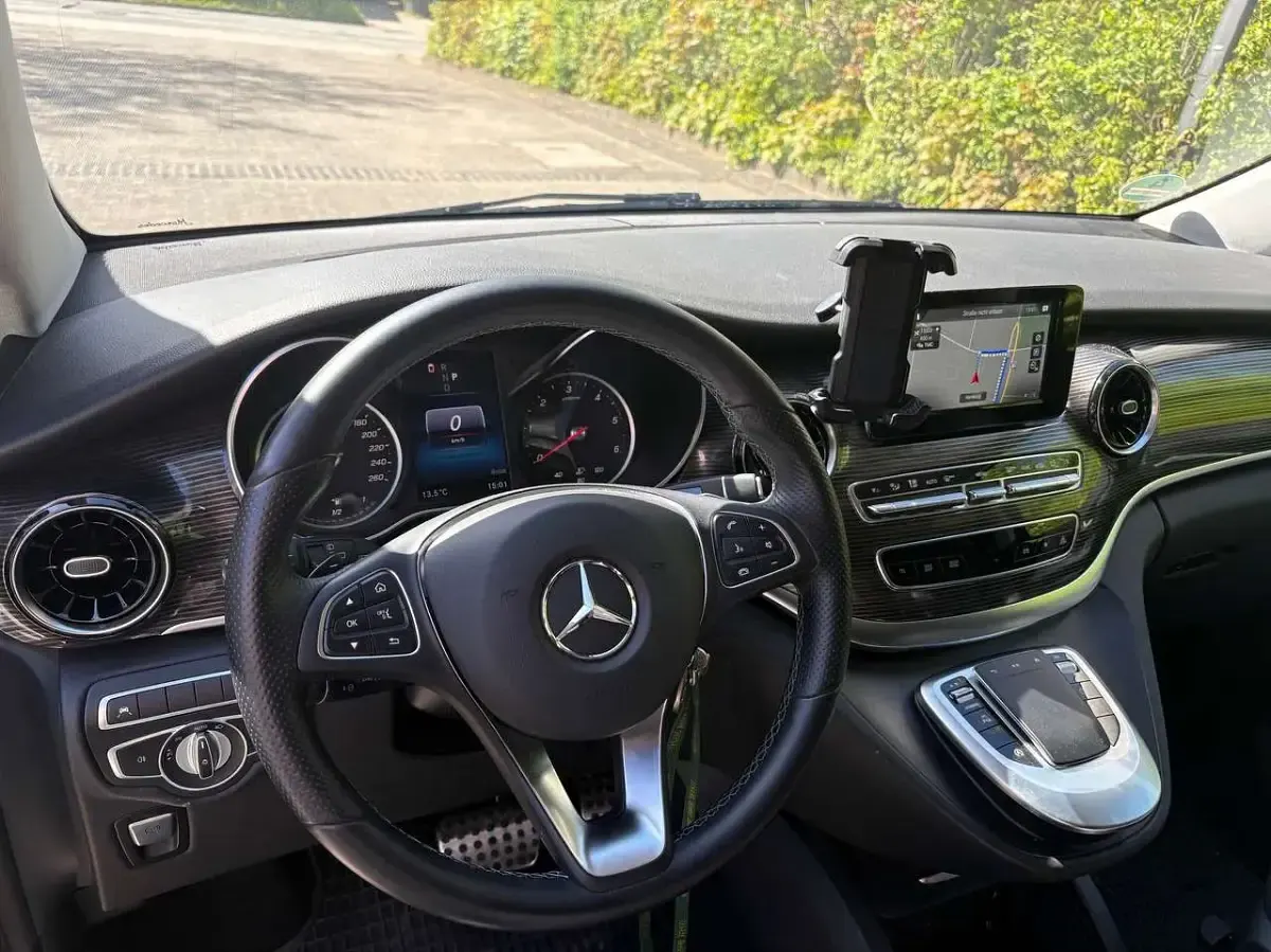 Gebraucht Mercedes V250 Avantgarde Edition 190 PS (139 kW) 2022 Schwarz Van / Kleinbus